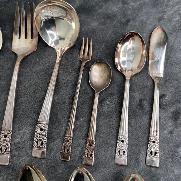 Oneida Community Silverplate Coronation Flatware Lot 41 Piece Serving Dinner - Picture 7 of 16